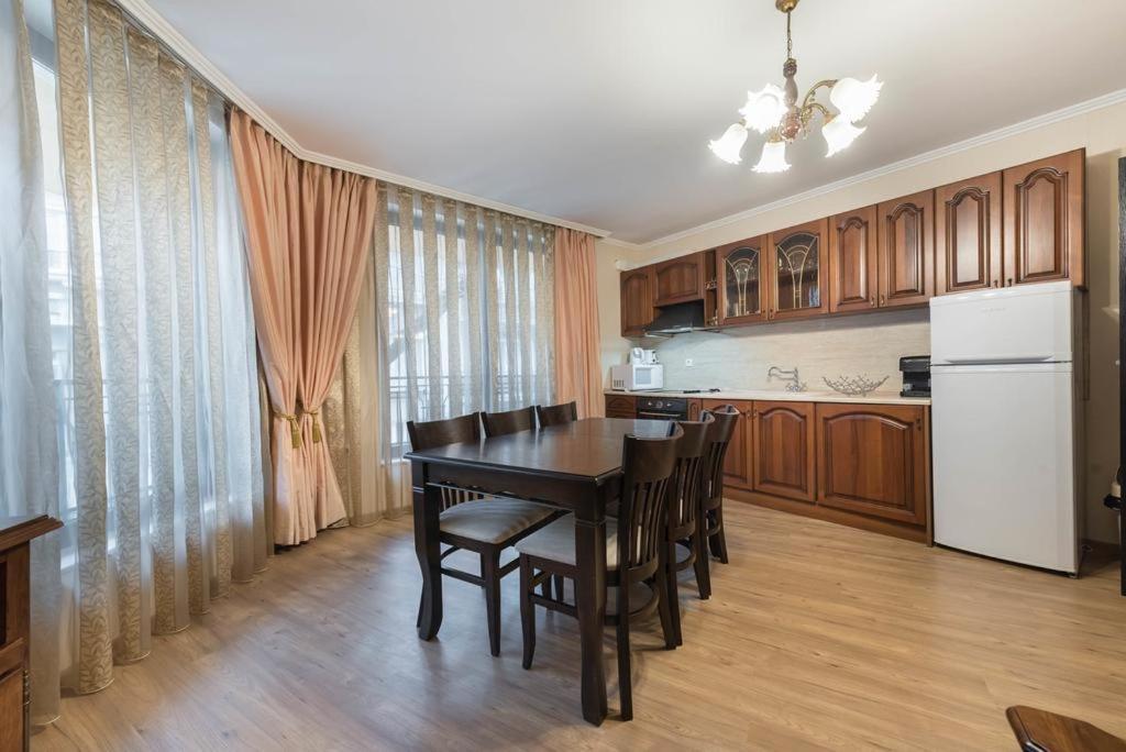 Vazov Residence , Two Bedroom Top Centre Apartment Varna Exterior foto